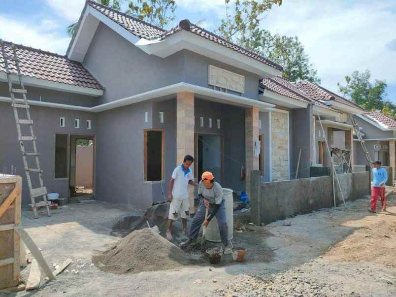 dijual villa sumberarum kec moyudan kab