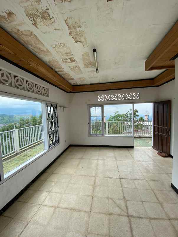 dijual villa tretes prigen 3 lantai