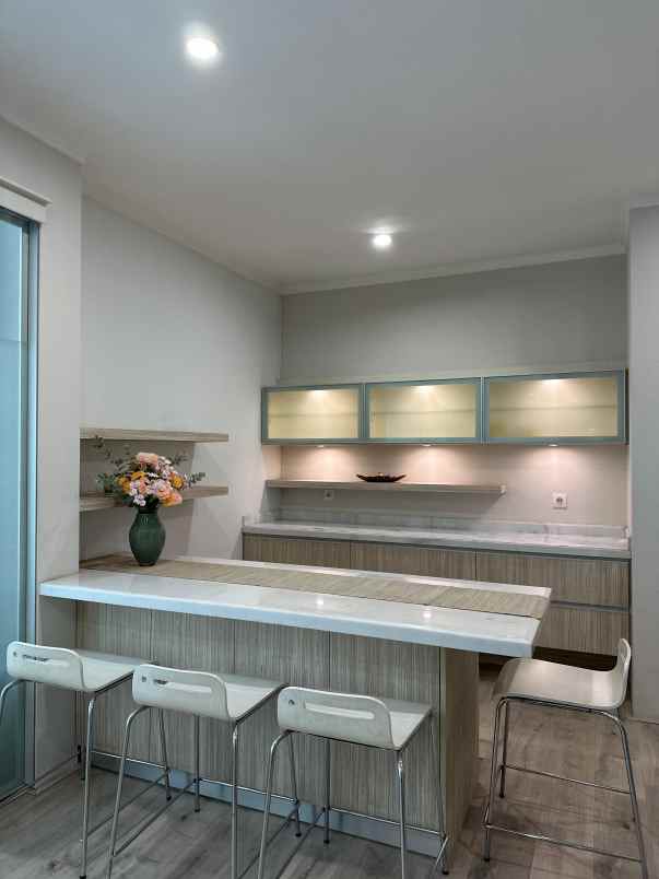 disewakan apartemen ciputra world tower vue