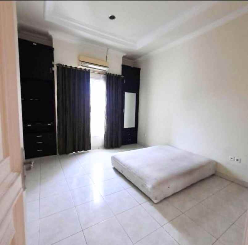 disewakan jual rumah tenggilis utara siap huni