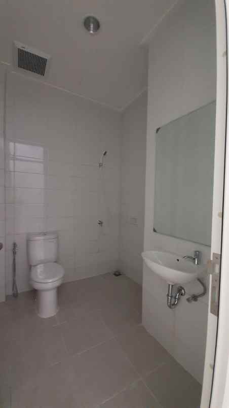 disewakan ruko osaka pik2 harga murah