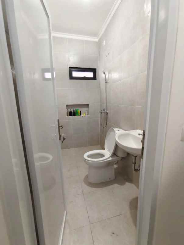 disewakan rumah babatan pantai