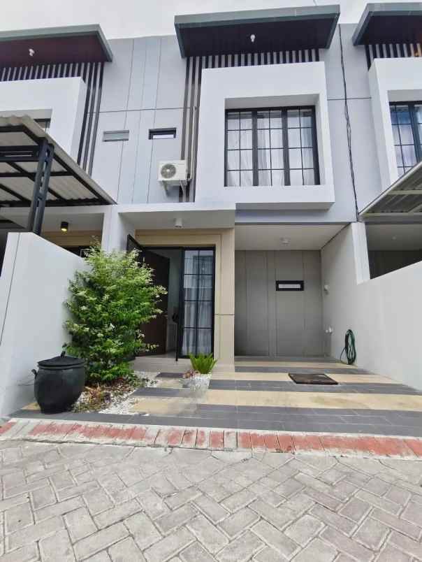 disewakan rumah babatan pantai