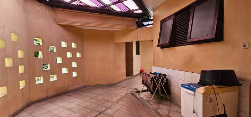 disewakan rumah dharmawangsa