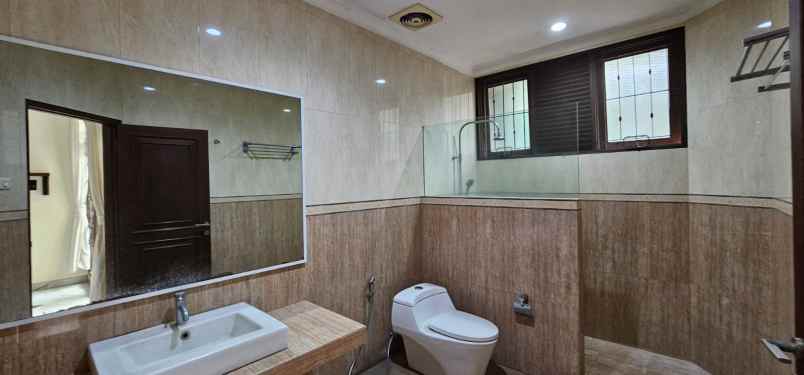 disewakan rumah dharmawangsa