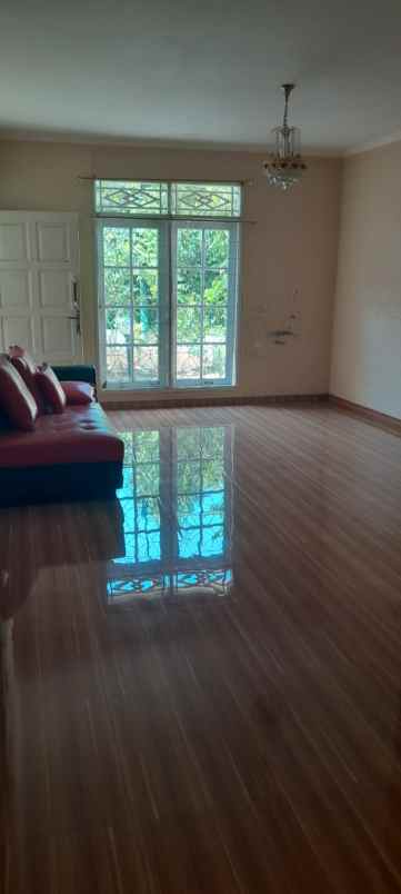 disewakan rumah jl cemara hijau meadow