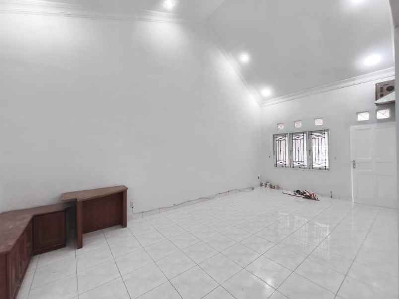 disewakan rumah komplek cemara asri jalan