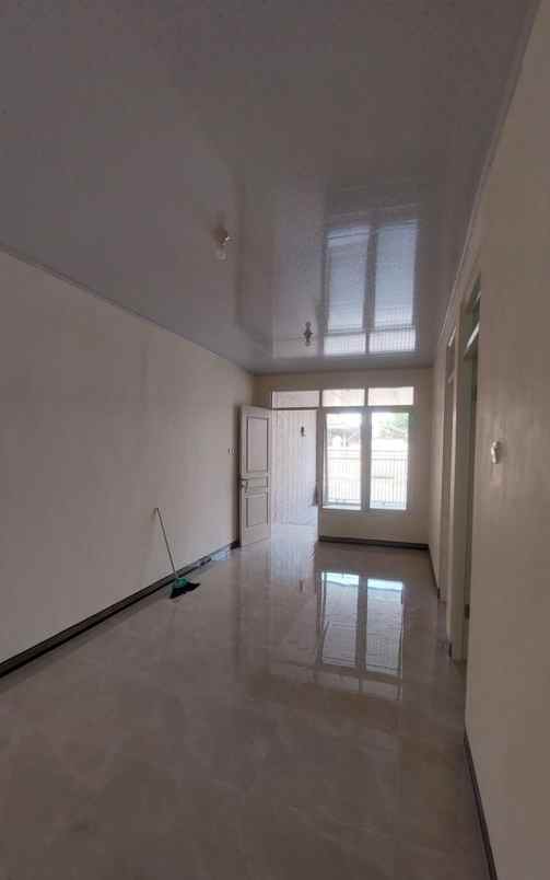 disewakan rumah pantai mentari