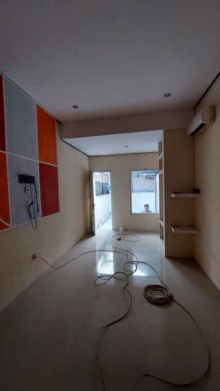 disewakan rumah pantai mentari