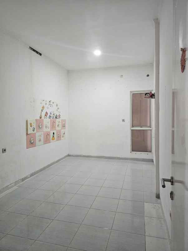 disewakan rumah suvarna sutera cikupa