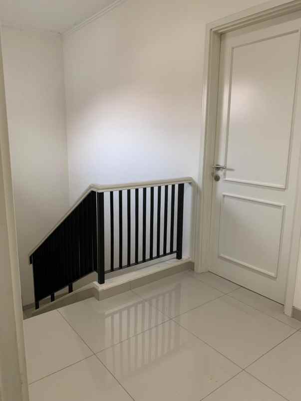 disewakan rumah suvarna sutera cluster bahana