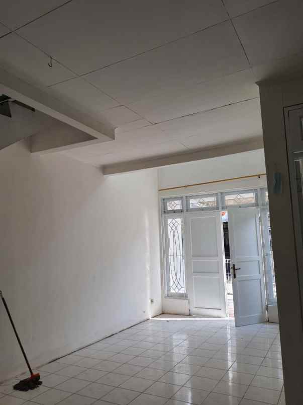 jual rumah selesai renov taman palem lestari