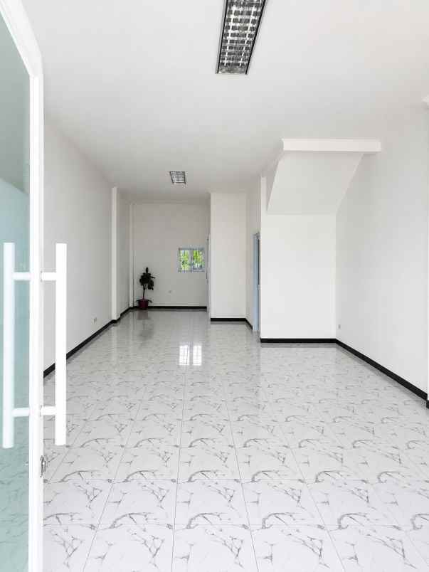 ruko new renovated lokasi strategis perkantoran