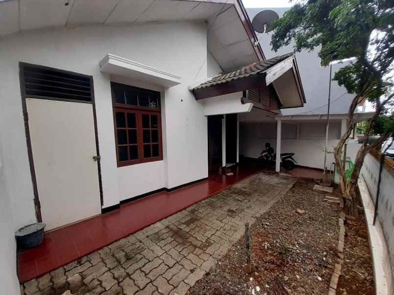 rumah 1 lantai dalam perumahan pondok kelapa