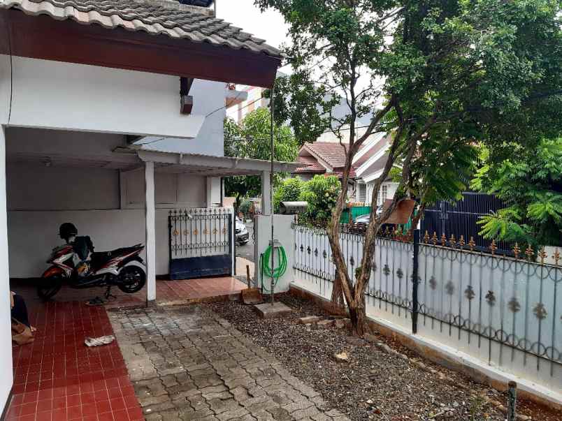 rumah 1 lantai dalam perumahan pondok kelapa