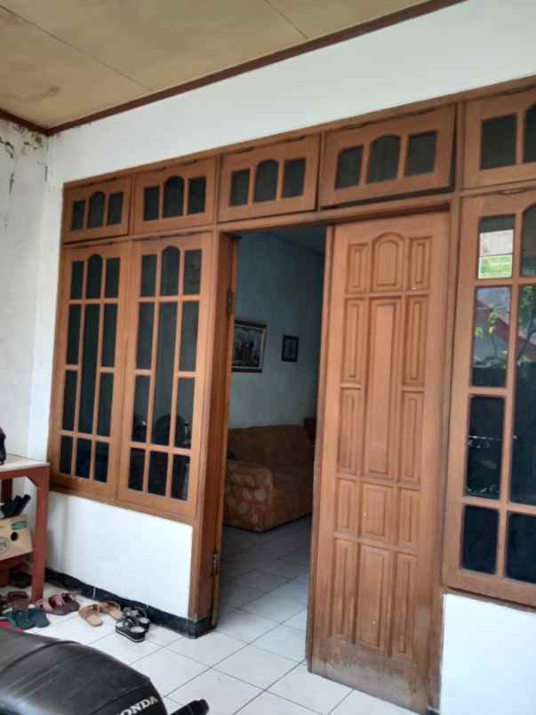 rumah 2 lantai 6 kamar strategis di gubeng surabaya