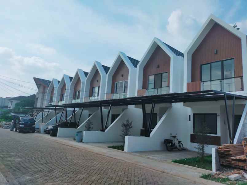 rumah 2 lantai balcony dengan rooftop di ciputat