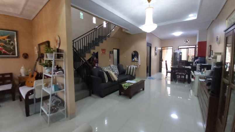 rumah 2 lantai dalam perumahan gallery residence