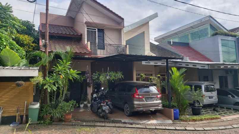 rumah 2 lantai dalam perumahan gallery residence