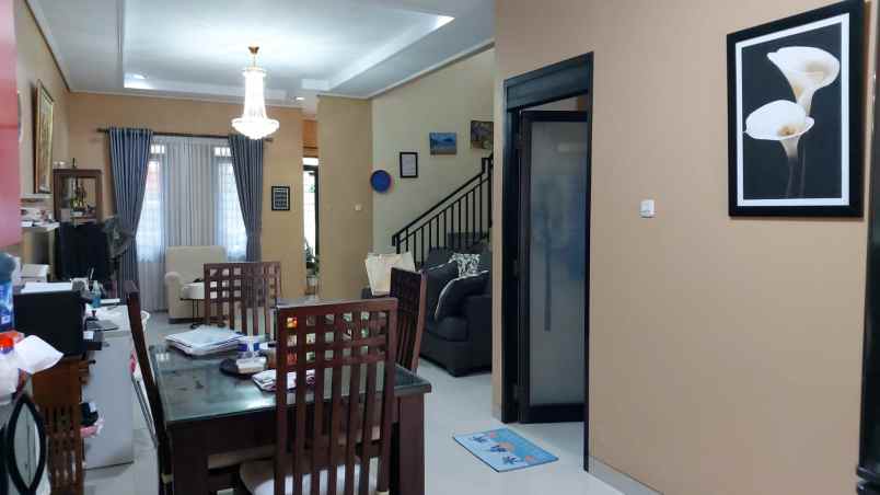 rumah 2 lantai dalam perumahan gallery residence