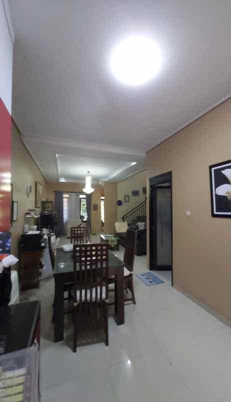 rumah 2 lantai dalam perumahan gallery residence