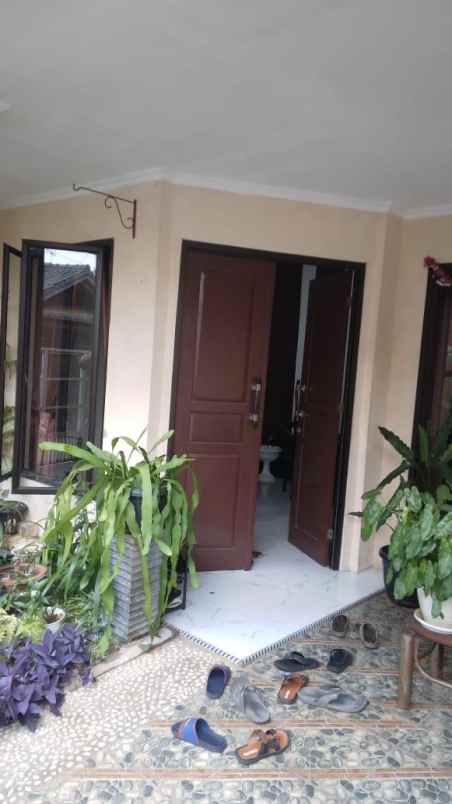 rumah 2 lantai di perumnas depok timur