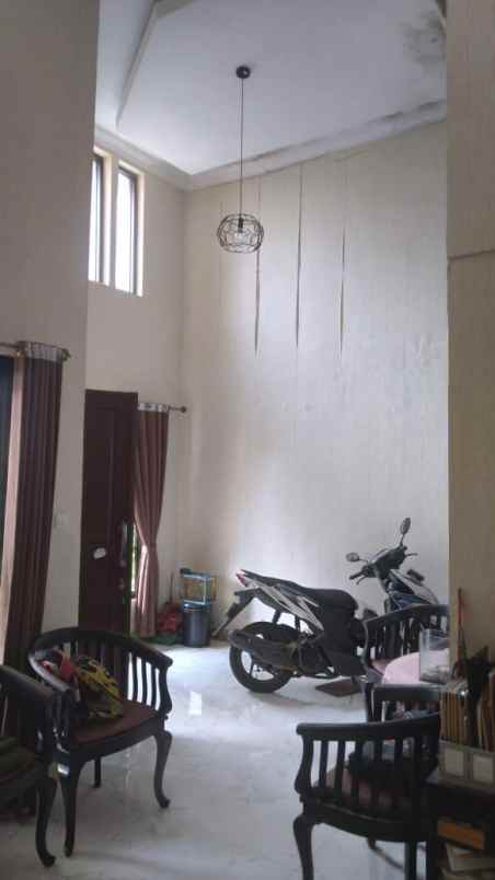 rumah 2 lantai di perumnas depok timur