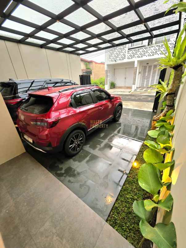 rumah 2 lantai full furnished dekat maguwoharjo sleman