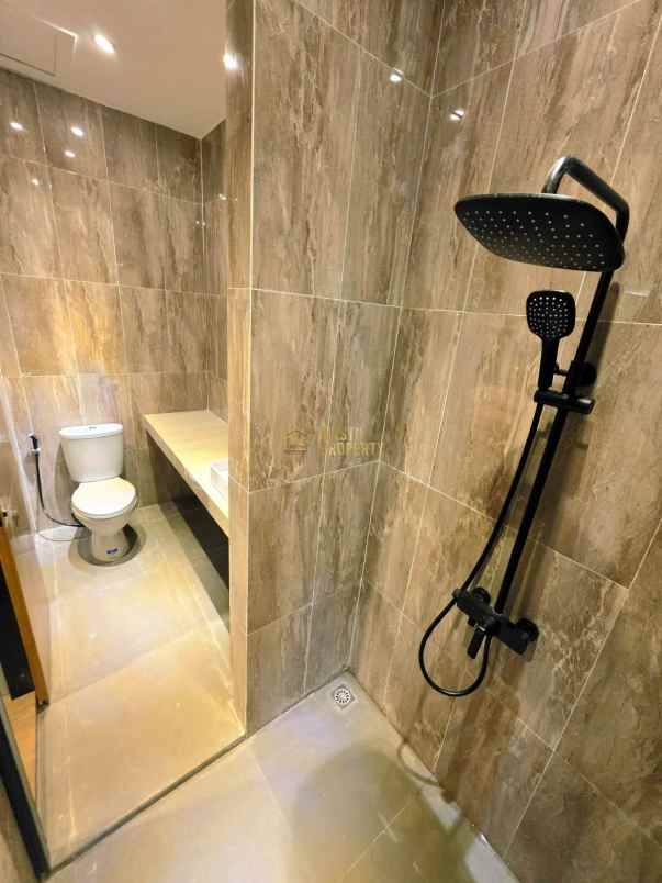 rumah 2 lantai full furnished dekat maguwoharjo sleman