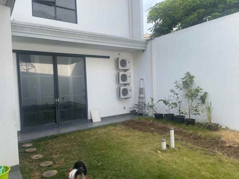 rumah 2 lantai full furnished di tenggilis mejoyo