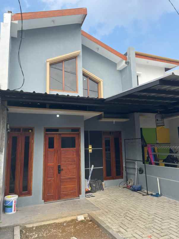 rumah 2 lantai kawasan ramai tugu macan citayam