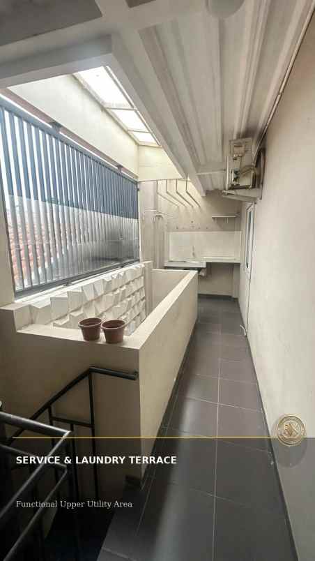 rumah 2 lantai lb 400m lt 210m strategis