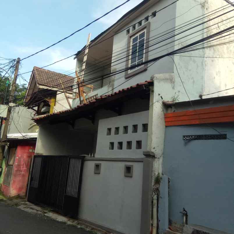 rumah 2 lantai siap huni area batu ampar jakarta timur