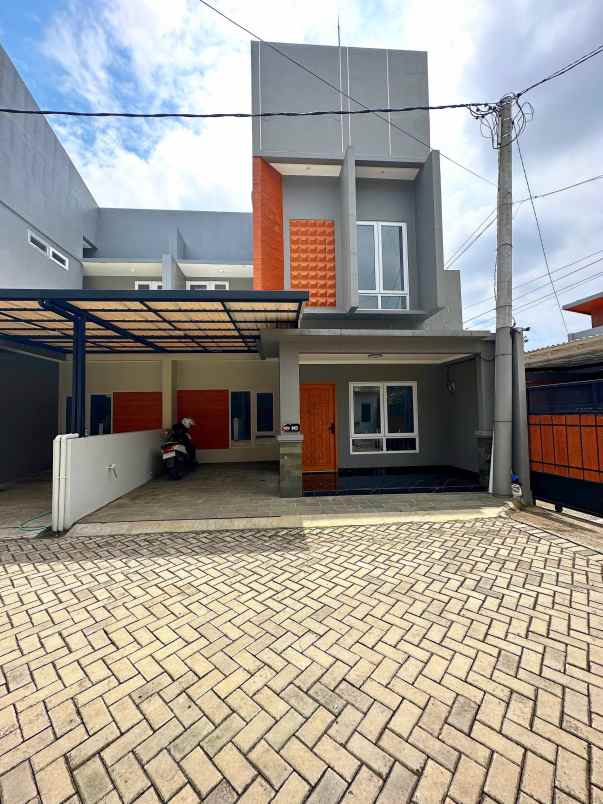 rumah 2 lantai siaphuni di limo depok dekat tol krukut