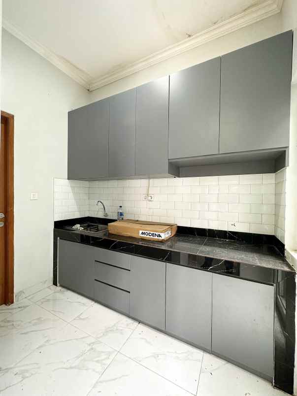 rumah 2 lantai siaphuni di limo depok dekat tol krukut