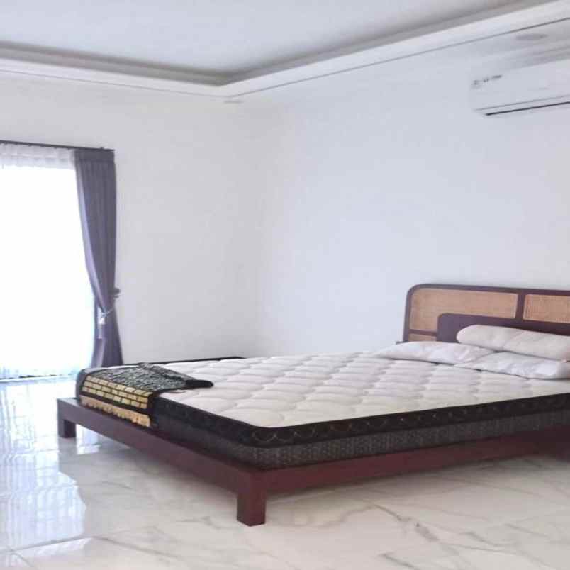 rumah 5kt sby brt dekat kidzania