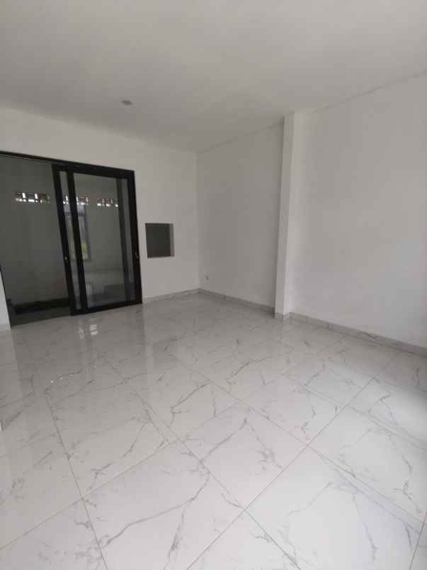 rumah 600 jutaan paling dekat upi sayap setiabudi