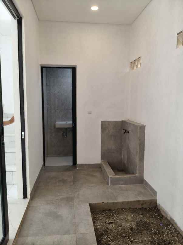 rumah 600 jutaan paling dekat upi sayap setiabudi