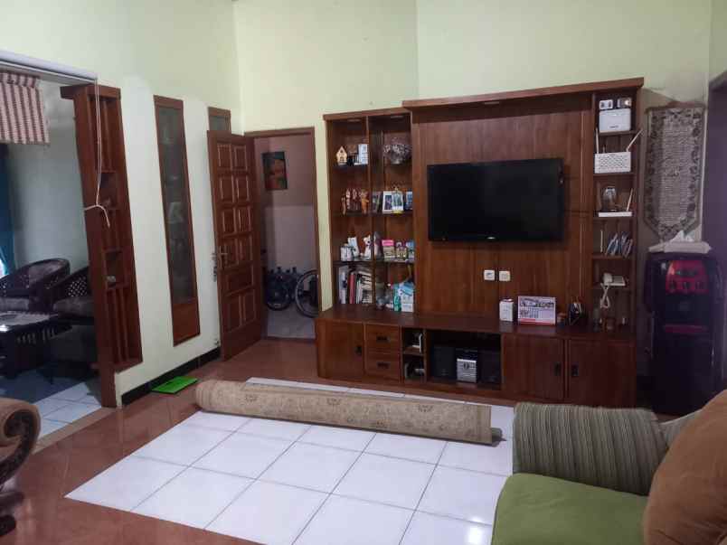 rumah asri dalam cluster trunojoyo banyumanik