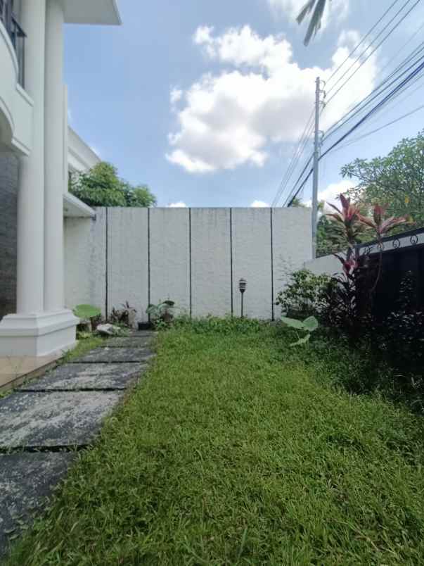 rumah bagus siap huni dengan private swimming pool