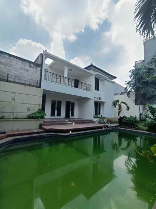 rumah bagus siap huni dengan private swimming pool
