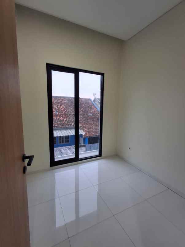 rumah baru 2 lantai lux di golf arcamanik kota bandung