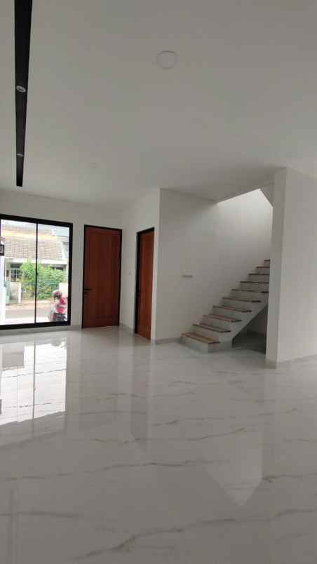 rumah baru 2 lt hook siap huni di griya loka bsd city