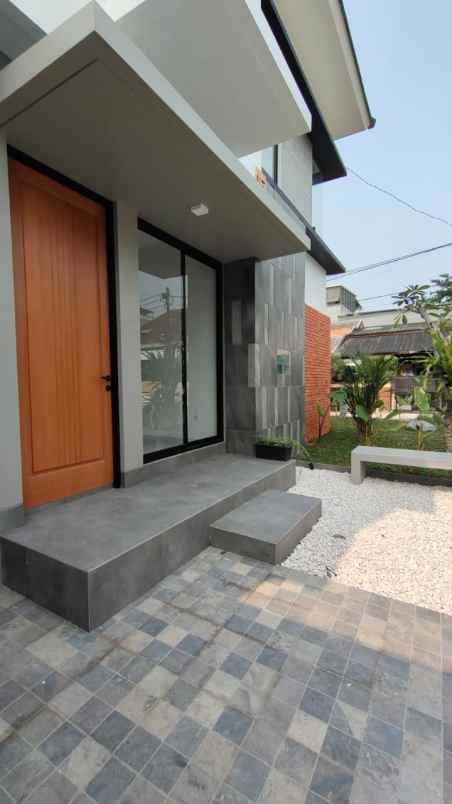 rumah baru 2 lt hook siap huni di griya loka bsd city