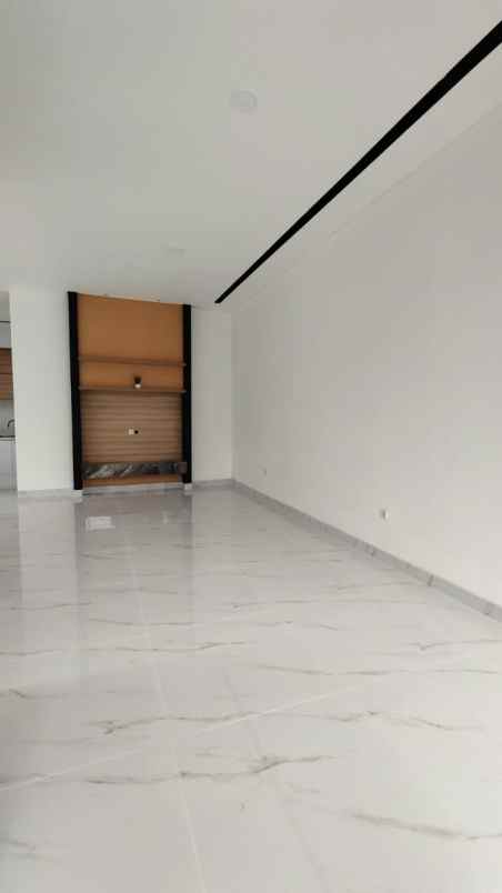 rumah baru 2 lt hook siap huni di griya loka bsd city