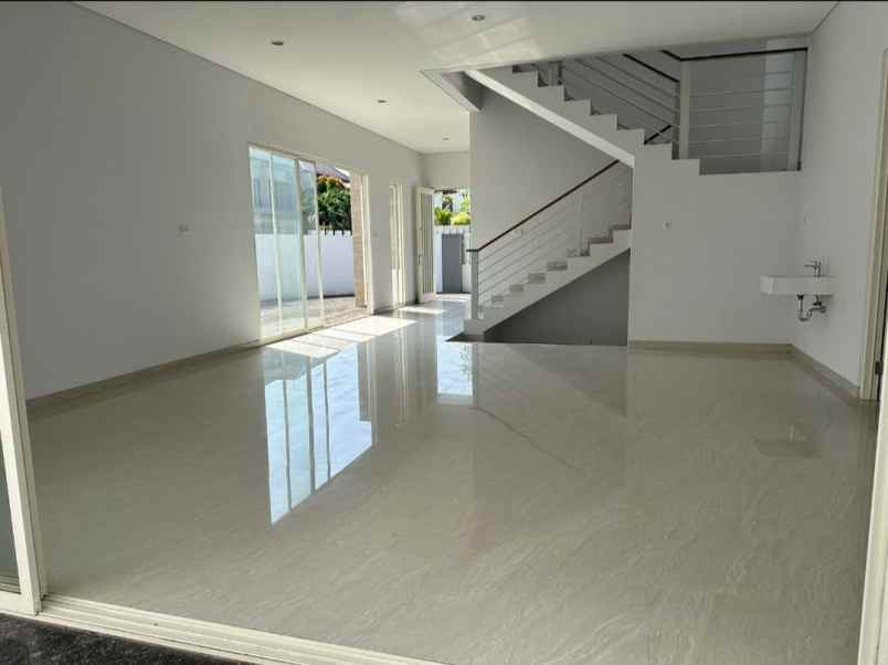 rumah baru hook minimalis kertajaya manyar surabaya