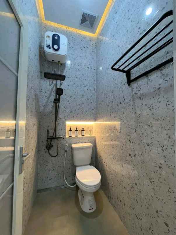 rumah baru minimalis cantik full furnished di sukun