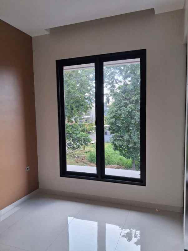 rumah baru modern 2 lantai manyar jaya