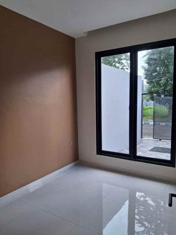 rumah baru modern 2 lantai manyar jaya