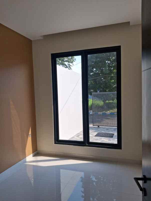 rumah baru modern 2 lantai manyar jaya